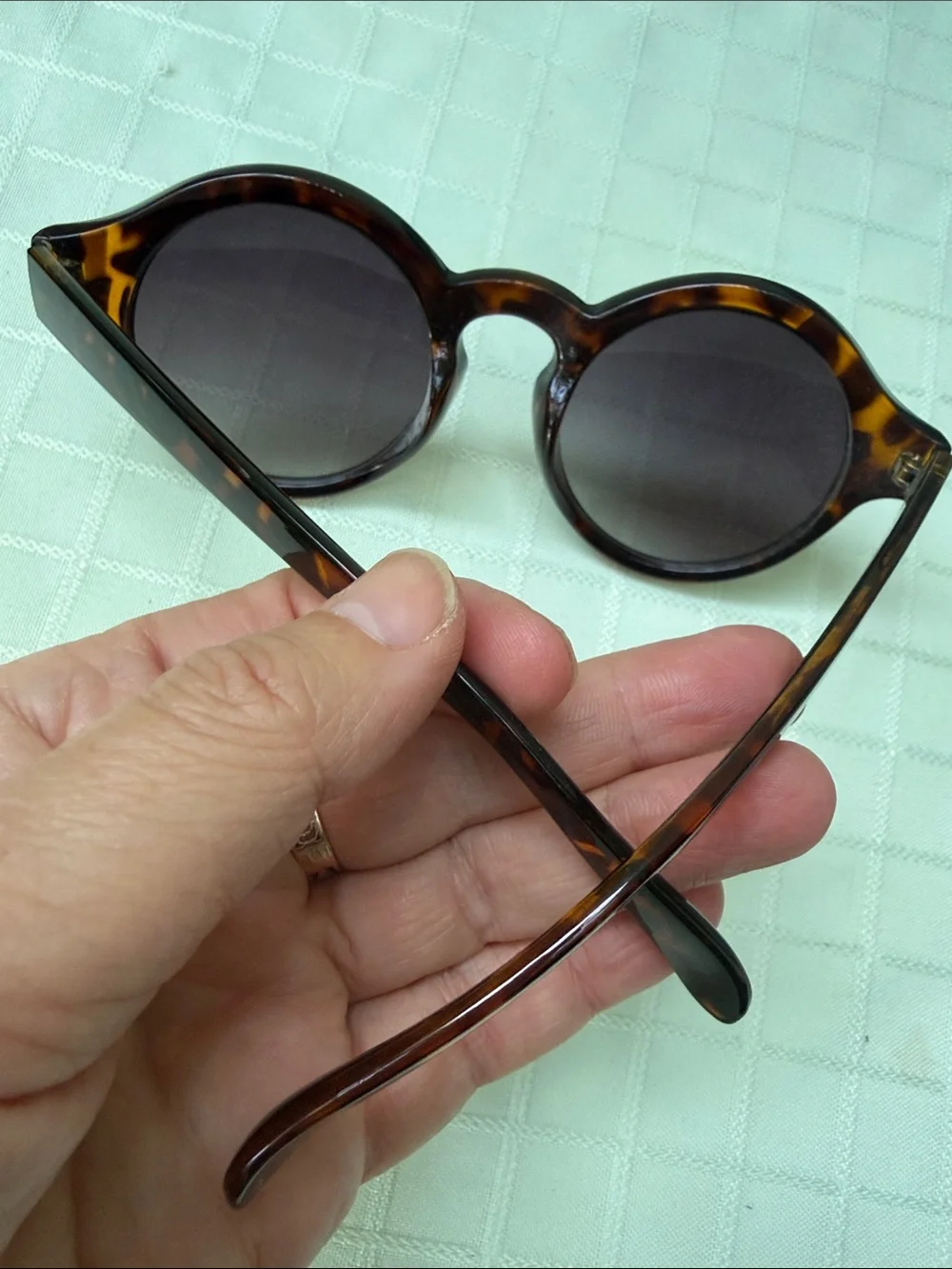 Vintage Tortoiseshell Round Women's Sunglasses - Unbranded